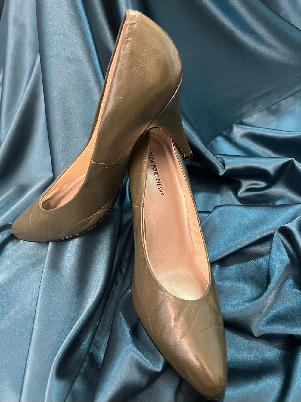 Newport News Olive Green Pointed Toe Pumps